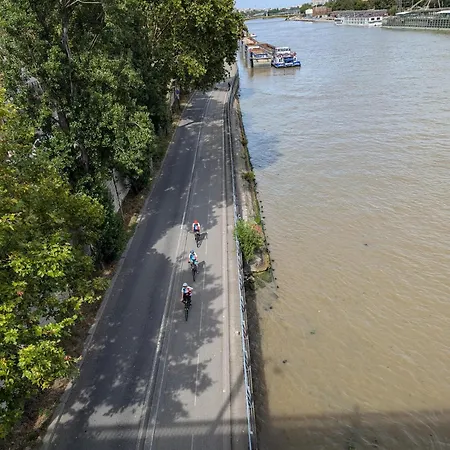 Seine-side Suite, A Walk From Eiffel & Stadiums Paris